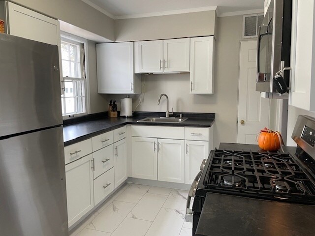 Foto del edificio - 230 N Lake St