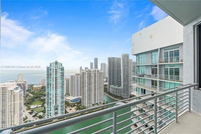 Foto del edificio - 335 S Biscayne Blvd