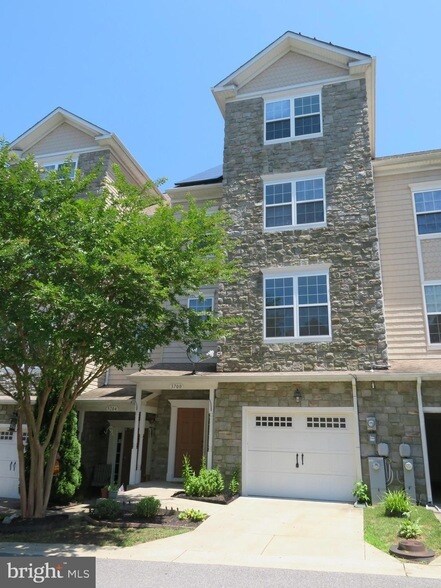 Foto principal - 3700 Bedford Dr