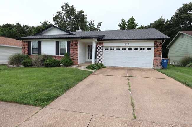 Foto del edificio - Updated 3BR/2BA Ranch with Garage, Basement & Community Pool