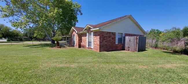 Foto del edificio - 6715 Grace Ln