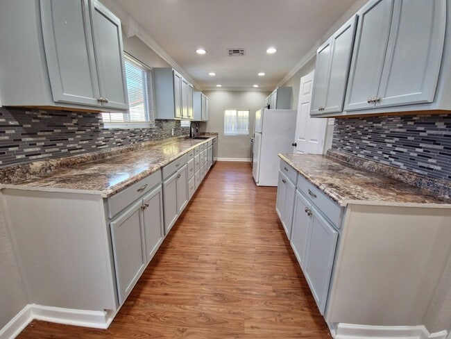 Foto del edificio - Spacious 3/2 home in South Austin