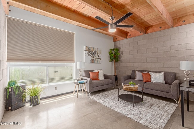 Foto del edificio - 727 E Portland St