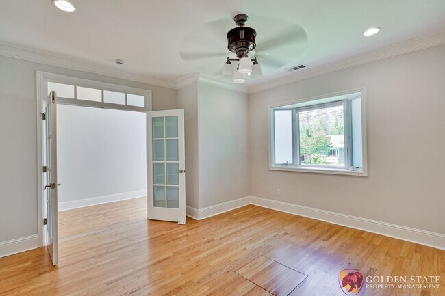 Foto del edificio - Stunning 3,278 square foot 4 Bedroom 3.5 b...