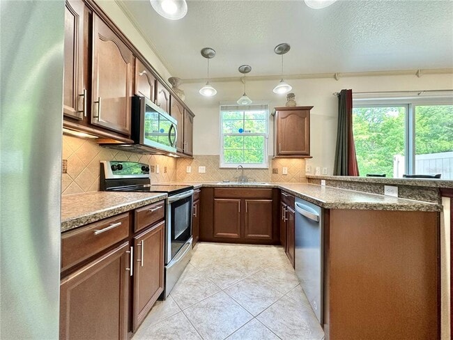 Building Photo - 204 Canterbury Bell Dr