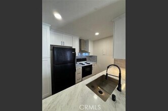 Building Photo - 2511 W Sunflower Ave