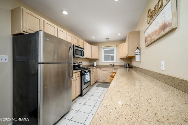 Building Photo - 107 3rd Ave