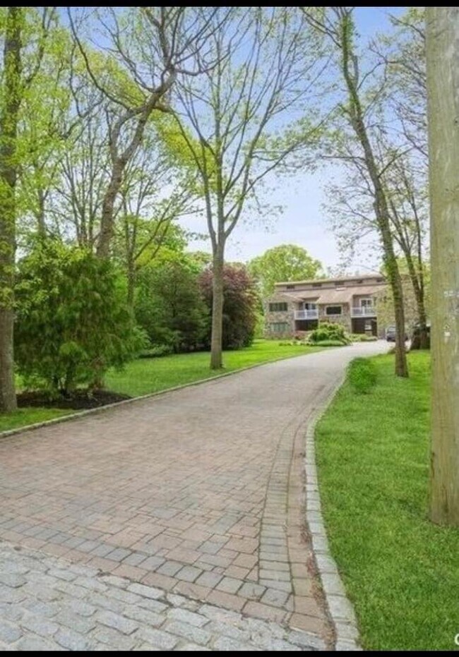 Building Photo - 56 Frowein Rd