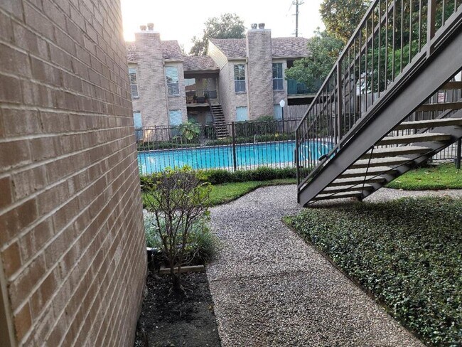 Foto del edificio - 700 Thicket Ln