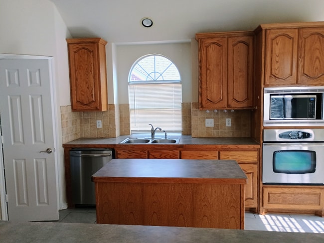 Building Photo - 1607 Monte Carlo Dr