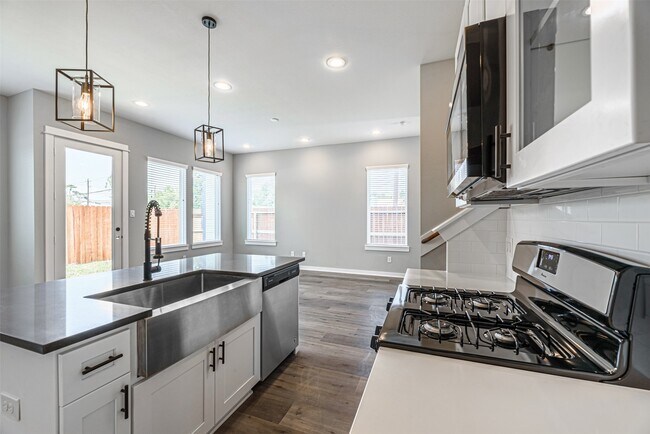 Building Photo - 8475 Berry Brush Ln