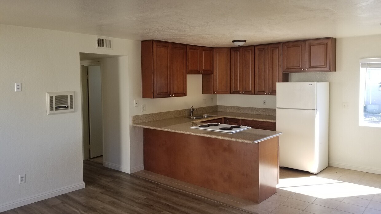 Kitchen - 523 S Cleveland St