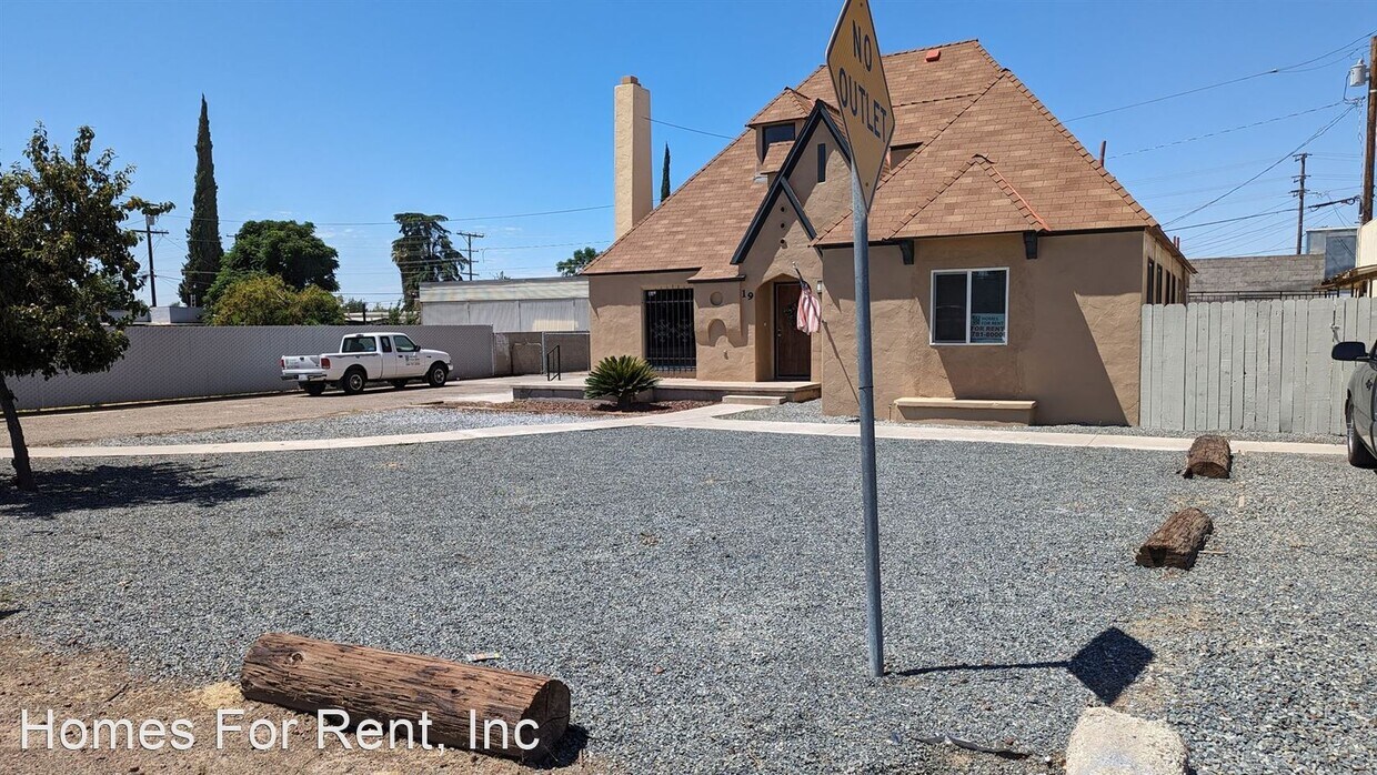19 S Chess Terrace St, Porterville, CA 93257 House Rental in