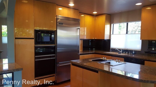 Building Photo - 3946 La Jolla Village Dr