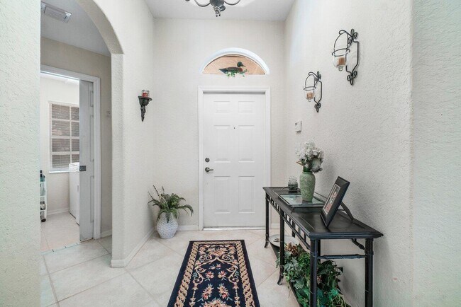 Building Photo - 2402 Kemps Bay