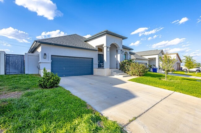 Building Photo - 514 Prado Dr