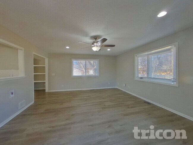 Foto del edificio - 6580 E Fish Lake Rd