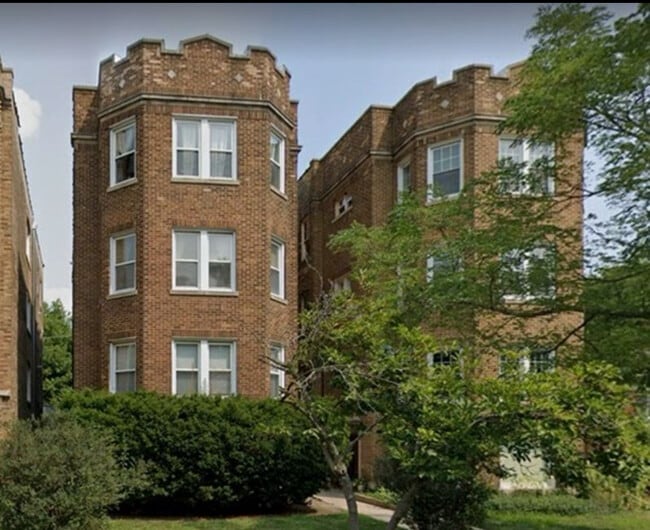 Building Photo - 733 Brummel St