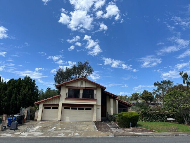 Building Photo - 1023 Surrey Dr