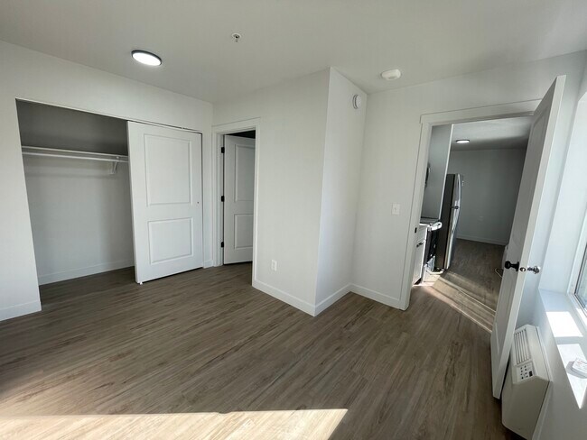 Building Photo - 404 E 5600 S