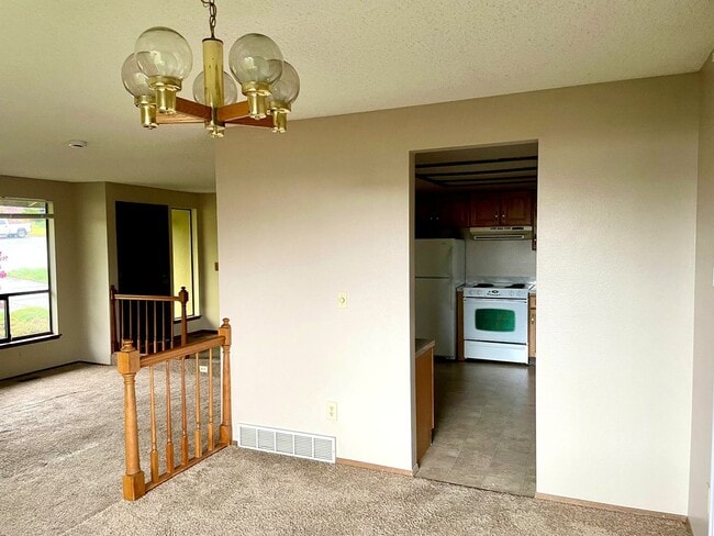 Building Photo - Spacious 3 Bedroom, 2.5 Bathroom Bellingham Home with Sunroom, Large Deck & Fenced Yard