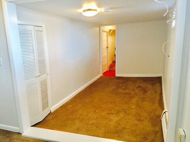 Building Photo - 11 Baylis Ct