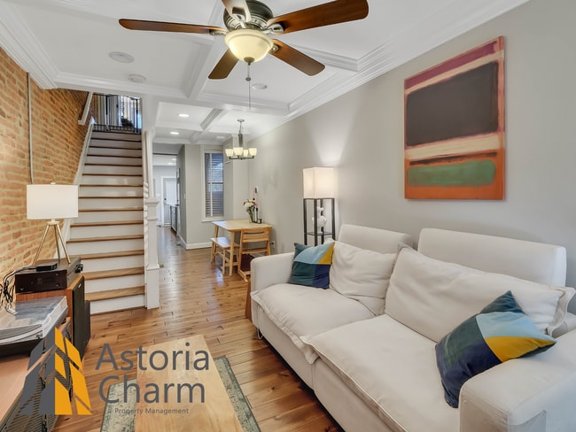 Building Photo - Classic Brick Rowhome with Rooftop Views