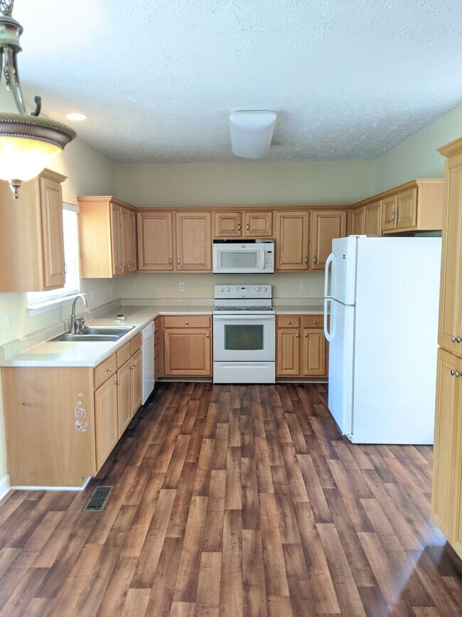 Building Photo - Large Single-Family Home - Deer Valley Sub...