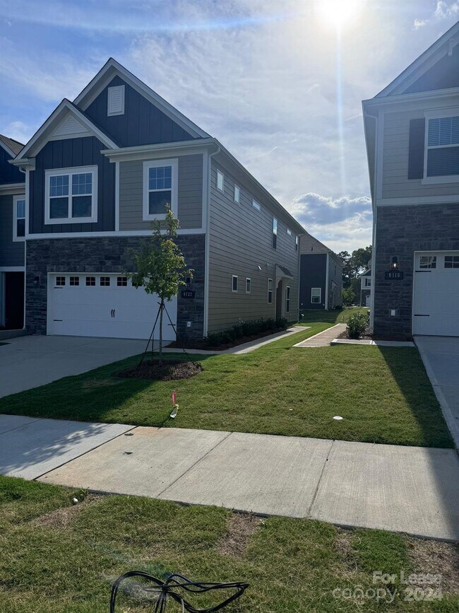 Foto del edificio - 8122 Ramsburg Dr