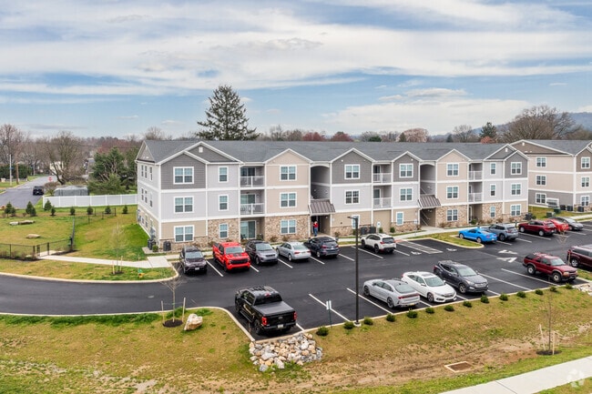 Building Photo - The Reserve At Iroquois