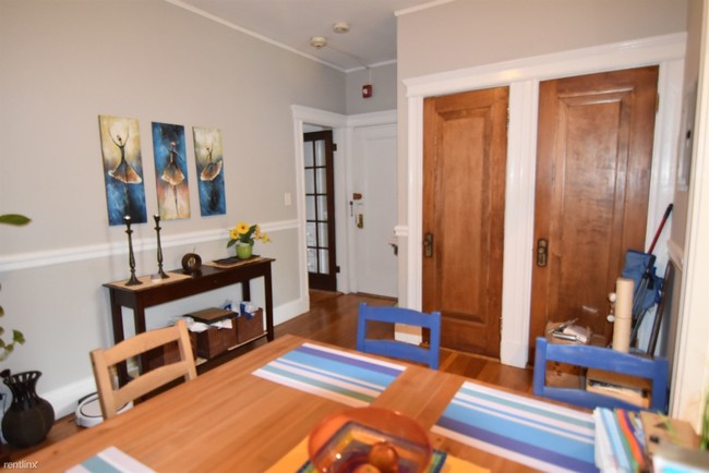Building Photo - 3 br, 1 bath  - 2 Greenway Court 2