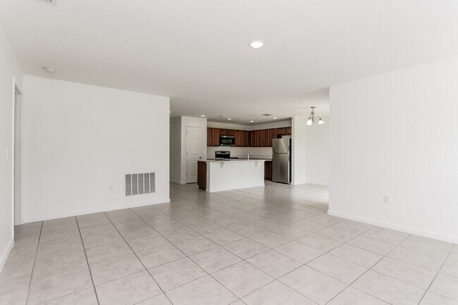 Foto del edificio - 1327 Lucerne Loop Rd NE