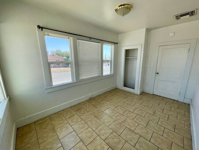 Building Photo - 3625 Mountain Ave