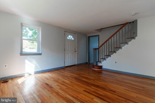 Building Photo - 7 Beechwood Ave