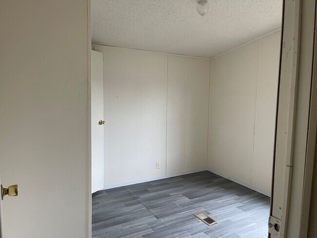 Foto del edificio - 3973 Woodside Dr