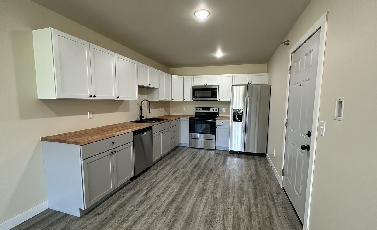 Primary Photo - Valley View Estates C