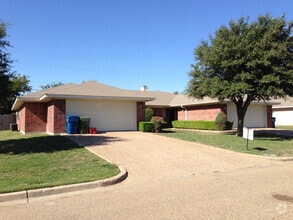 Building Photo - 966 Parkview Cir