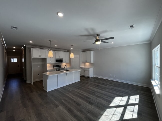 Foto del edificio - 204 Tyler Cornerstone Trl
