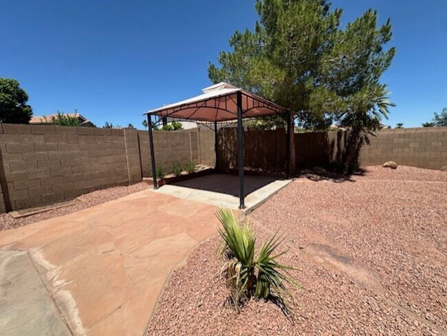 Building Photo - AHWATUKEE/FOOTHILLS SINGLE LEVEL 4 BEDROOM...
