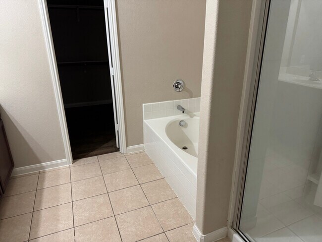 Building Photo - 504 Riverbed Dr
