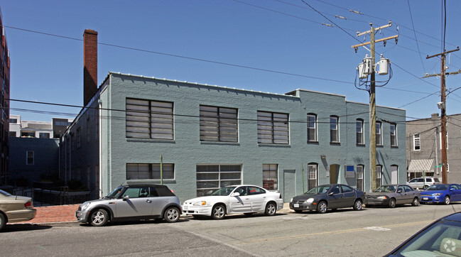 Building Photo - Old Stone Row