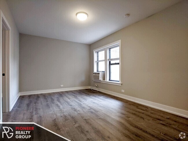 Building Photo - 711 W Brompton Ave