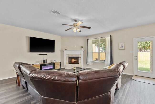 Foto del edificio - 4905 Ledgestone Trail