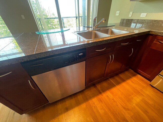 Foto del edificio - Stylish & Spacious 2-Bedroom Tech Center R...