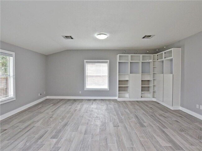 Building Photo - 1004 Bordeaux Dr