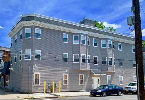 Primary Photo - 456 Avon Ave