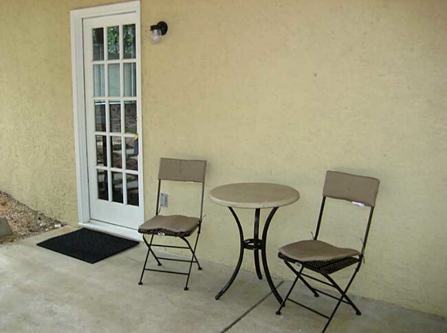 Private Entrance - 5425 Cameron Forest Pky