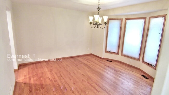 Building Photo - 3724 Stratford Ct