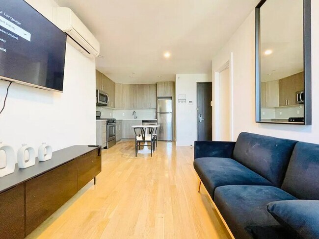 Foto del edificio - Furnished room/NOT APARTMENT
