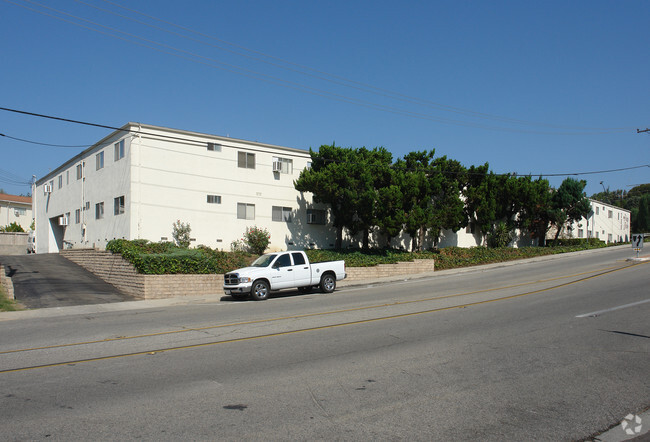 Building Photo - Four Sons